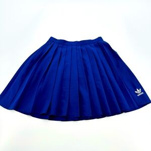 Adidas Originals- Logo Hem Pleated Skirt Royal Victory Blue- 6